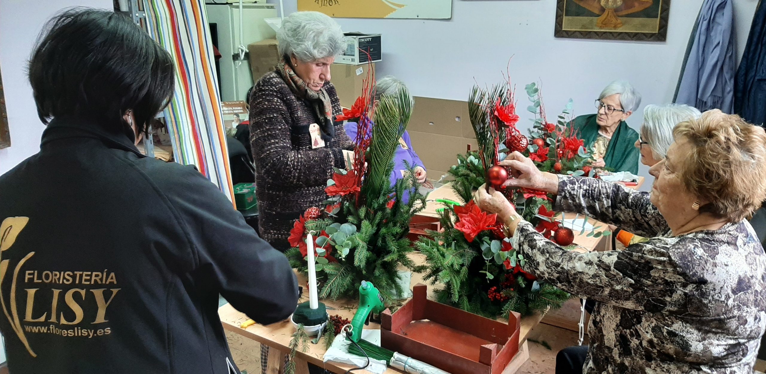 talleres manualidades asociaciones entretenimiento aprender flores amas de casa centros navidad
